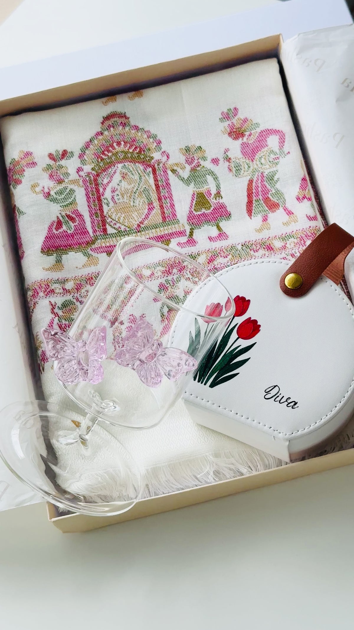 Modern : The Rivayat Box : The Minimalist Muse